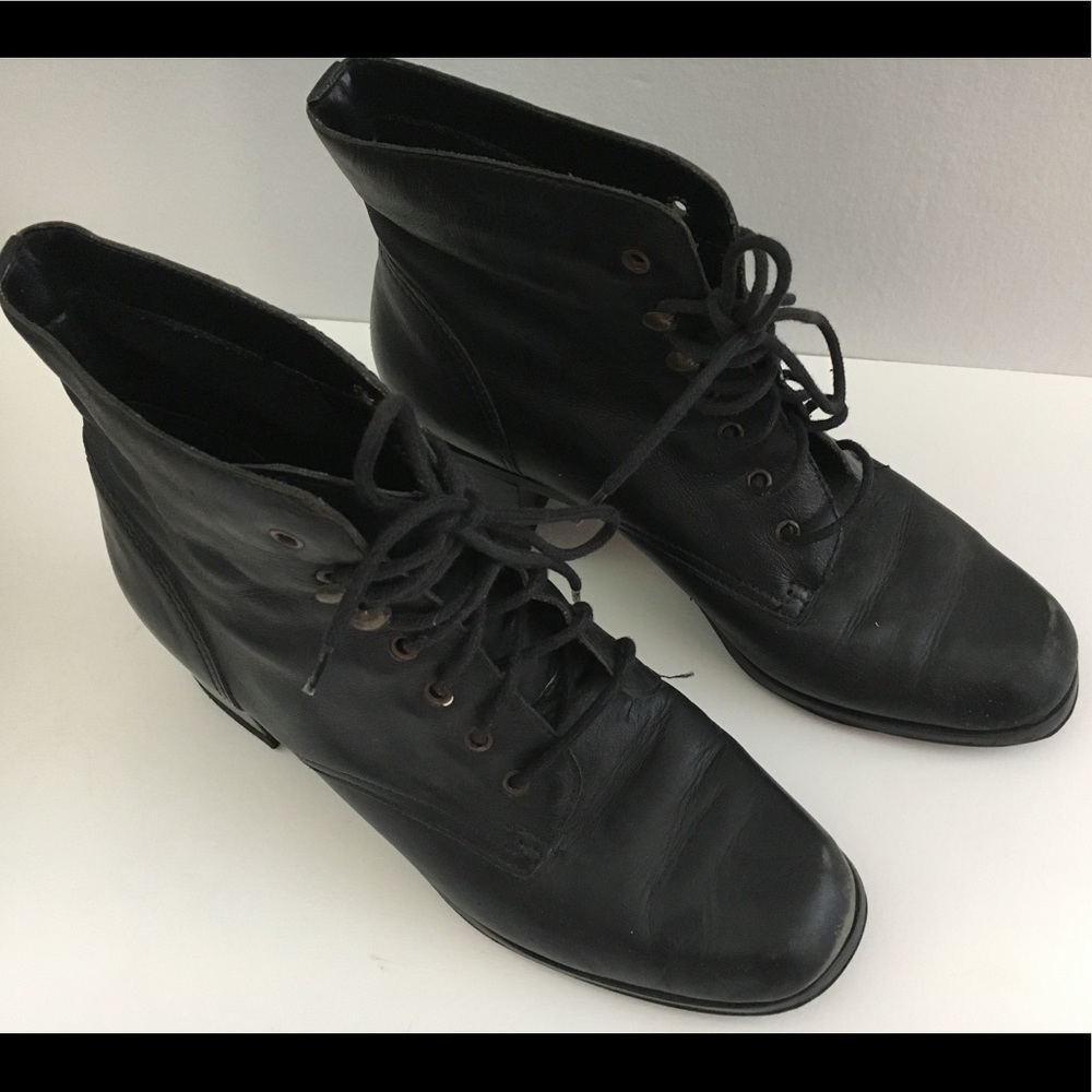Ankle boots. Black Leather Lace up.